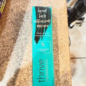 Thrive Causemetics Lash Extensions Mascara in Teal